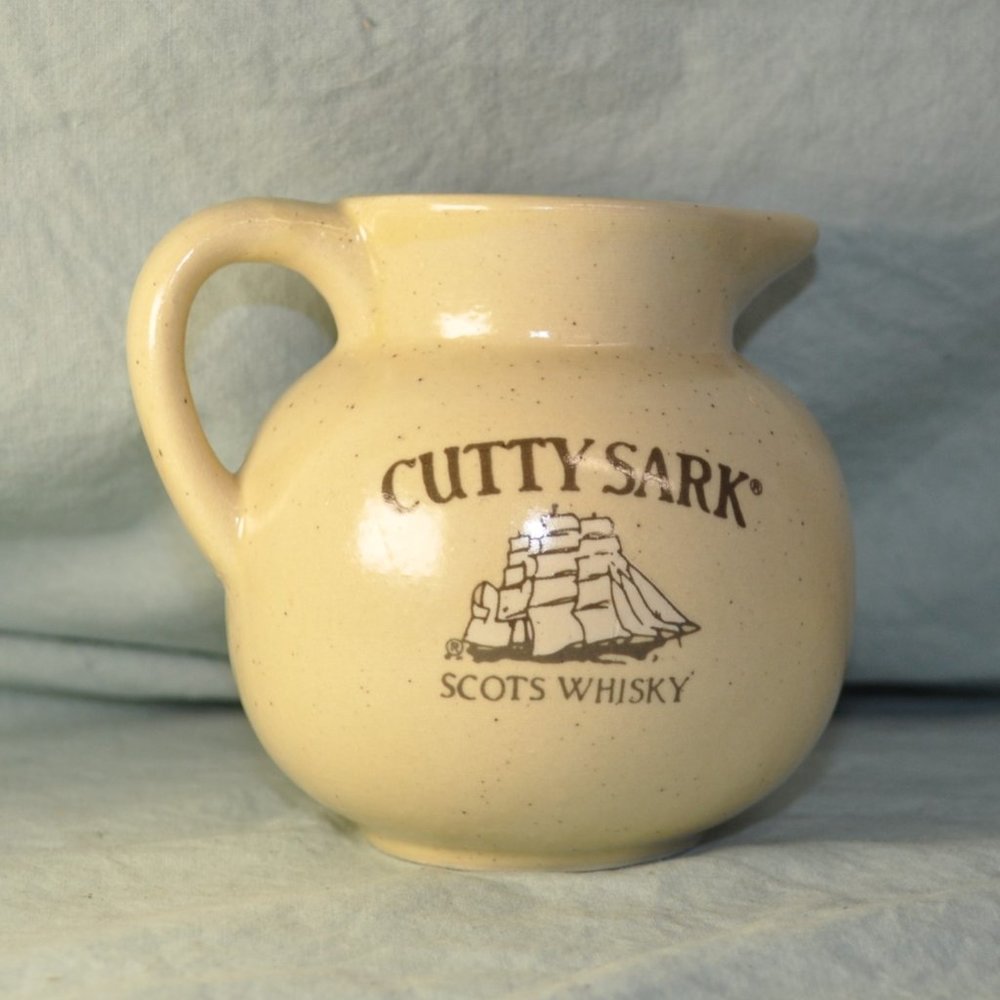 16 oz cutty sark Scot's whiskey pitcher pub jug vintage (w1186)